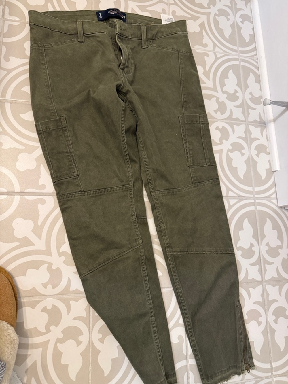 Hollister Olive Green Cargo Ankle Pants